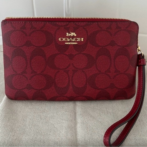Coach Large Corner Zip Red Wristlet NWOT Sharp